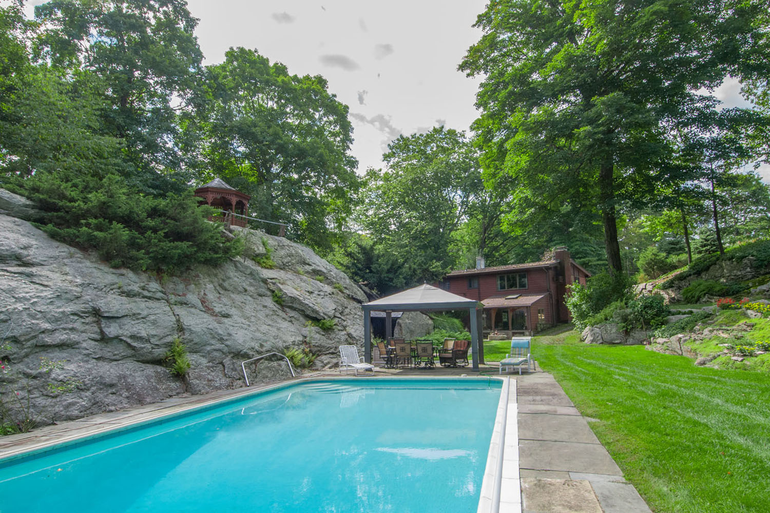 15 Nutmeg Drive, Glenville CT 06831